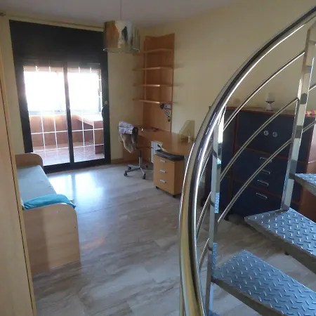 Moderno Con Piscina En