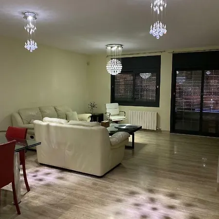 Moderno Con Piscina En