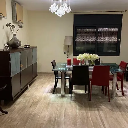 Moderno Con Piscina En