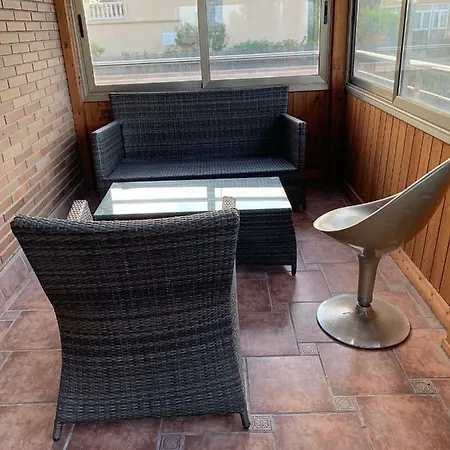 Moderno Con Piscina En *